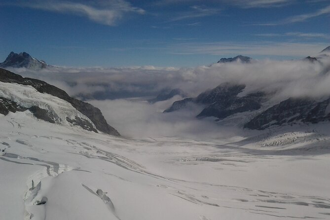 Alpine Majesty:From Zürich to Jungfraujoch Exclusive Private Tour - The return ride: Wengen views from the train, then Lauterbrunnen