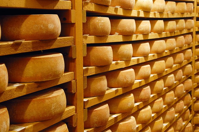 Berne the Capital and Cheese paradise Emmental (Private Tour) - Stop 2 at Emmentaler Schaukaeserei: milk and cheese, explained in a working setting