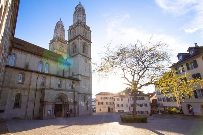 Best Intro to Zurich in 2 hours with a Local - Stop on a hilltop: Lindenhof views and Roman echoes