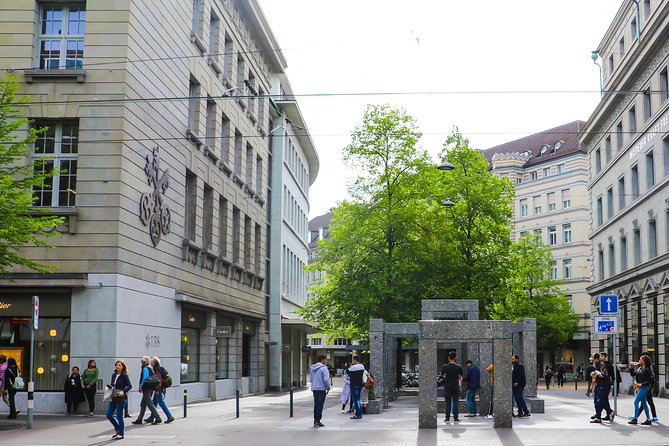 Best Intro to Zurich in 2 hours with a Local - A Renaissance riverside façade and civic pride by the water