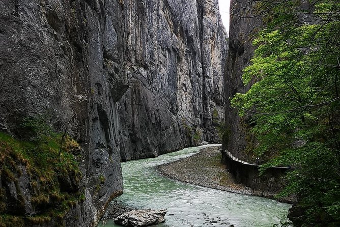 Best of Bernese Oberlands from Luzern - Lauterbrunnen and Staubbach Falls: 300 meters down, and you can walk close