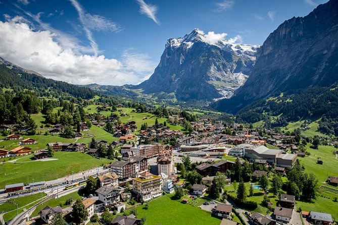 Best of Bernese Oberlands from Luzern - Lake Lungern stop: quick photos before the big sights