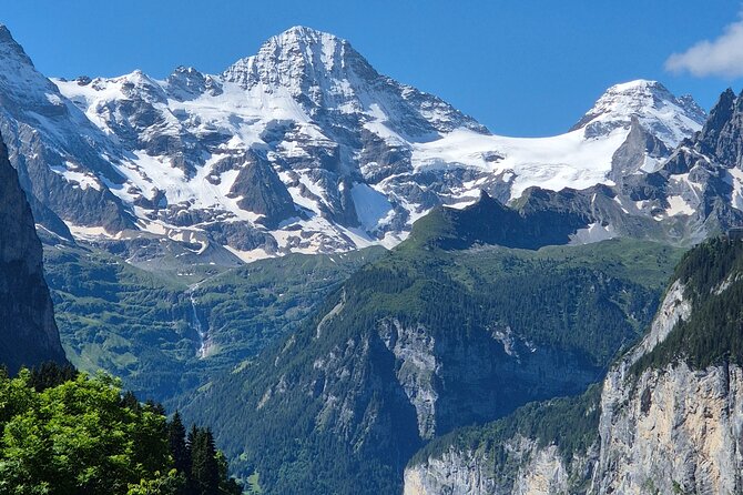 Easy countryside tour in Swiss Alps - kids friendly - Staubbachbankli Wengen: Alpacas, Llamas, Goats, and Two Record Waterfalls