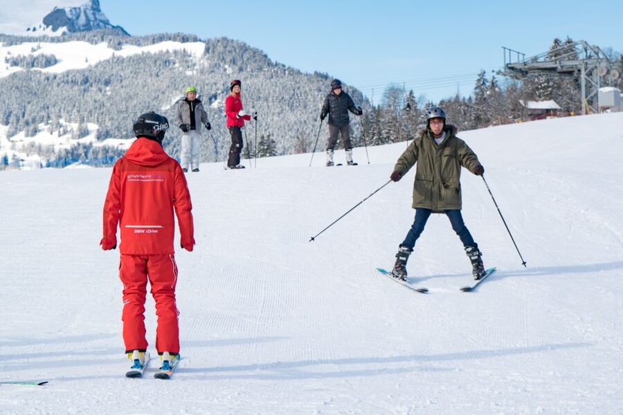 From Interlaken: 8-Hour Skiing in Grindelwald for Beginner's - How drag lifts and magic carpets keep you learning
