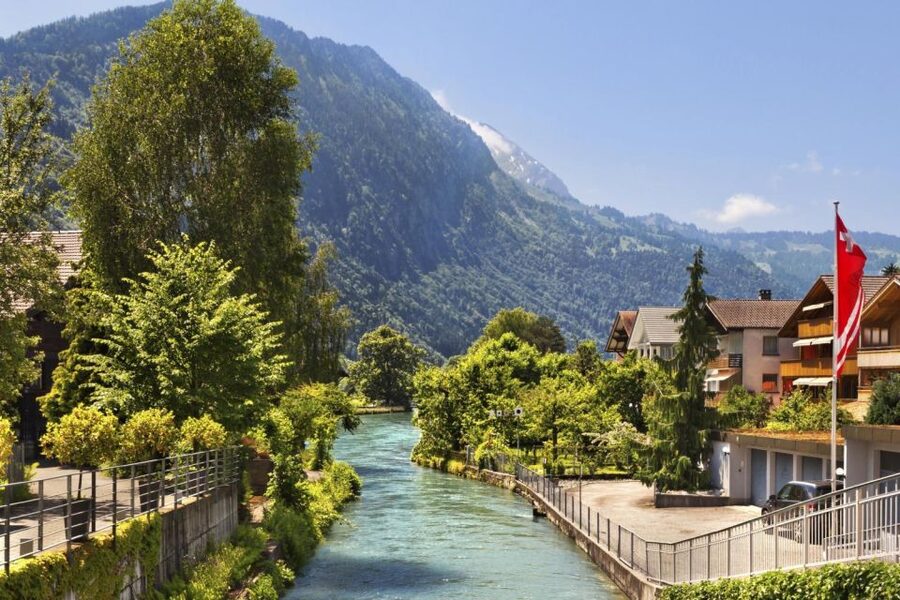 From Zürich: Interlaken and Grindelwald Day Trip by Coach - The Coach Ride Out of Zürich: Scenic Stops Without You Doing the Driving