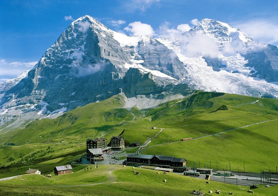 From Zurich: Mount Eiger Day Trip to Kleine Scheidegg - From Zurich to Interlaken: a quick taste of old timber houses
