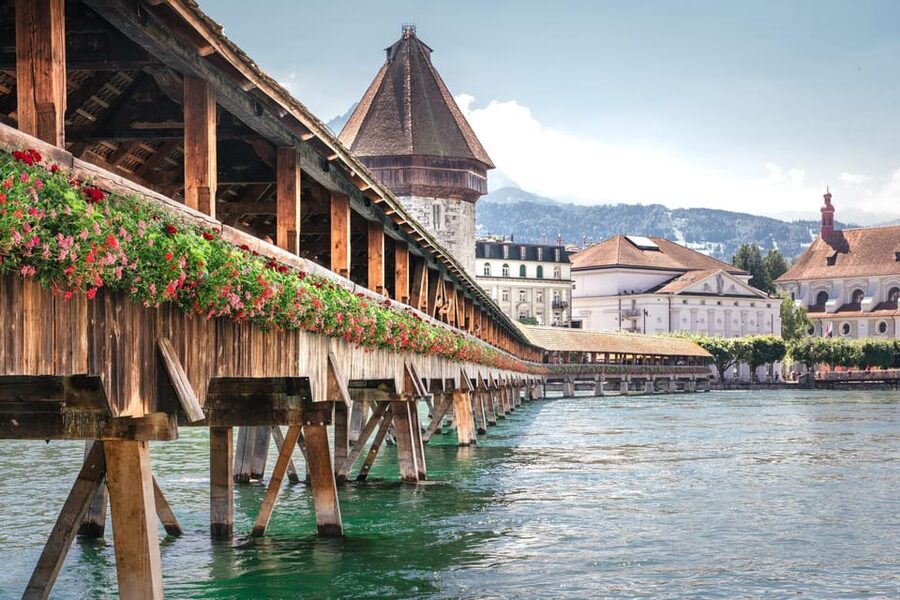 From Zurich: Mount Rigi and Lucerne Small-Group Day Trip - Vitznau stop and the slow-down before the boat cruise