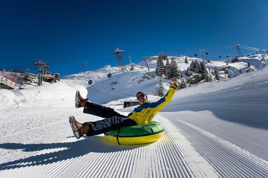 From Zurich: Mount Titlis Daytrip & first time Ski Adventure - From Zurich Sihlquai Bus Station to Lake Lucerne, coach comfort and scenic breaks