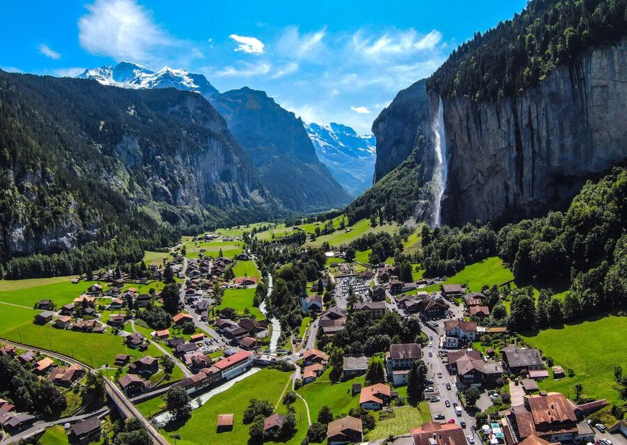 From Zurich: Waterfalls Valley & Aareschlucht Gorge Day Tour - Lauterbrunnen waterfalls, including Staubbach and Trummelbach