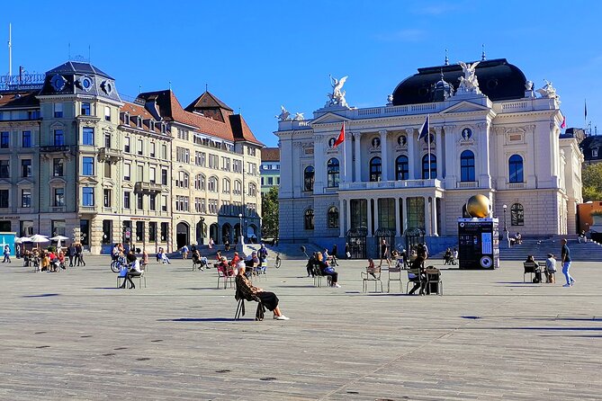 Full-Day Private Zurich Sightseeing Tour and Chocolate Tasting - Lake Zurich and the Swiss Picnic: Eat With the Best Seat in Town