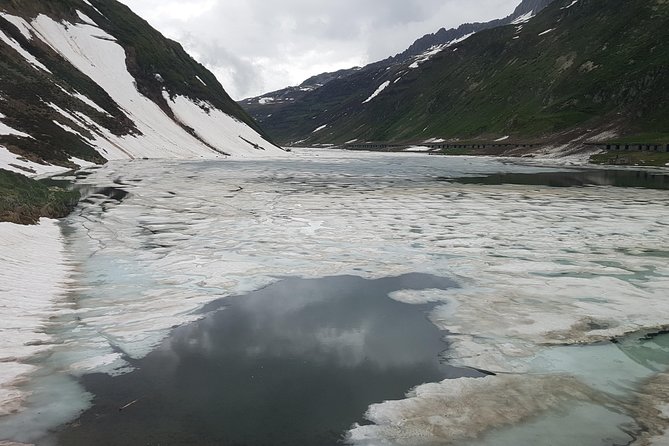 Glacier Express Panoramic Train Round Trip from Zürich With Private Guide - Oberalp Pass and Andermatt: High Pass Vibes, Then Back On the Rails