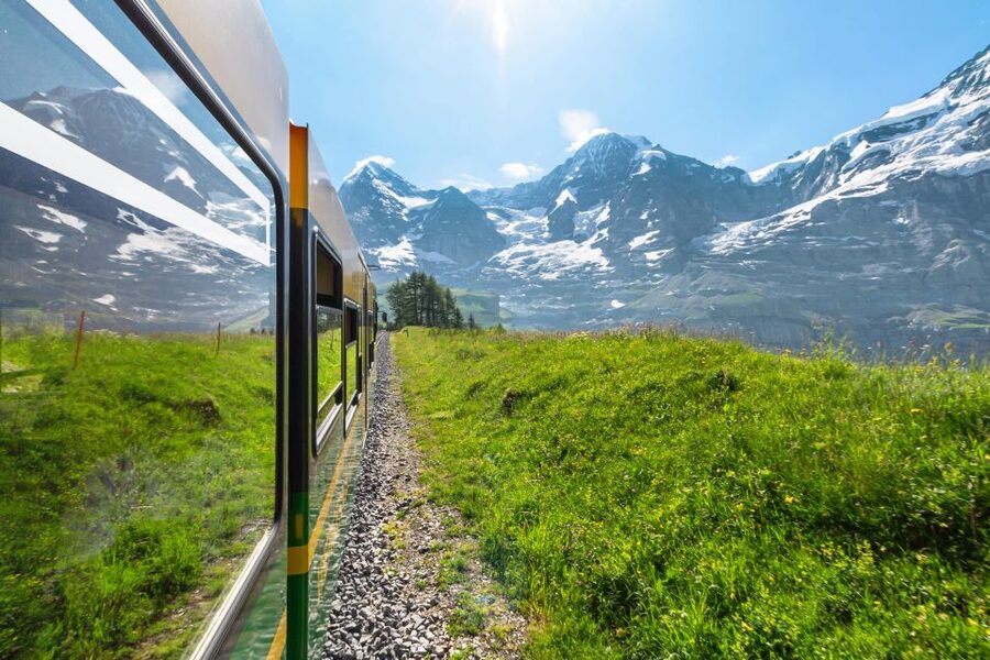 Grindelwald-Scheidegg-Lauterbrunnen Small Group Tour - What the guide adds, especially when weather changes