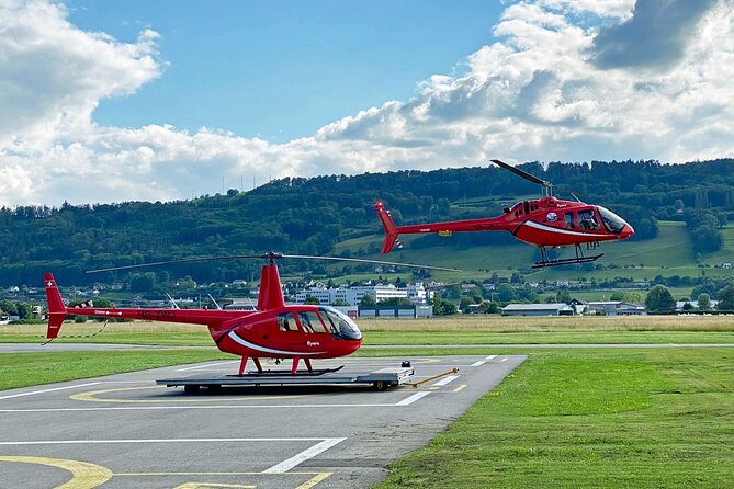Helicopter tour to the Stockhorn mountain, with great view to the Swiss Alps - Meeting at Belp and what to expect in the cockpit