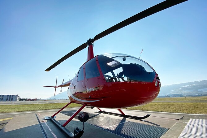 Helicopter tour to the Stockhorn mountain, with great view to the Swiss Alps - Wimmis and the Niesen base, a quick look at castle towers