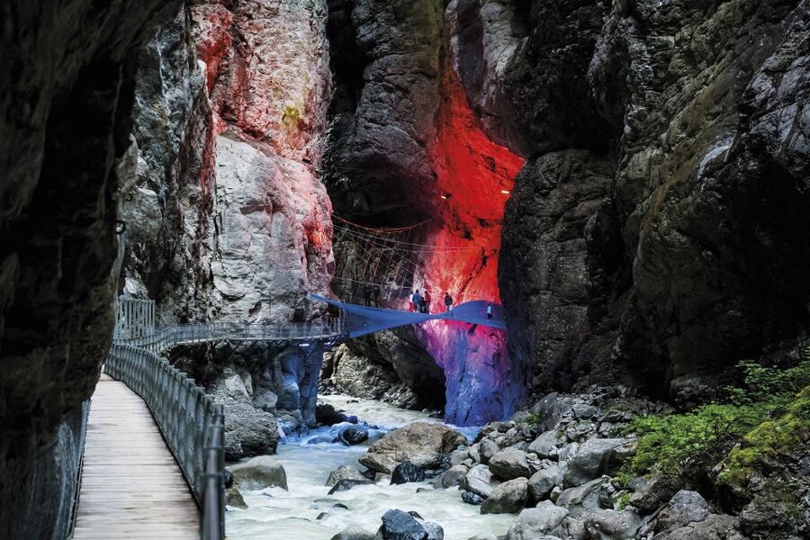 Interlaken: Canyon Swing in Grindelwald - Safety and Guides: What Makes the Experience Feel Well Run