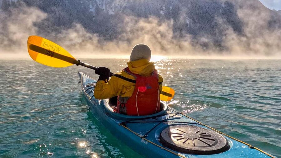 Interlaken: Winter Kayak Tour on Lake Brienz - Winter Kayaking on Lake Brienz: the silence is the star