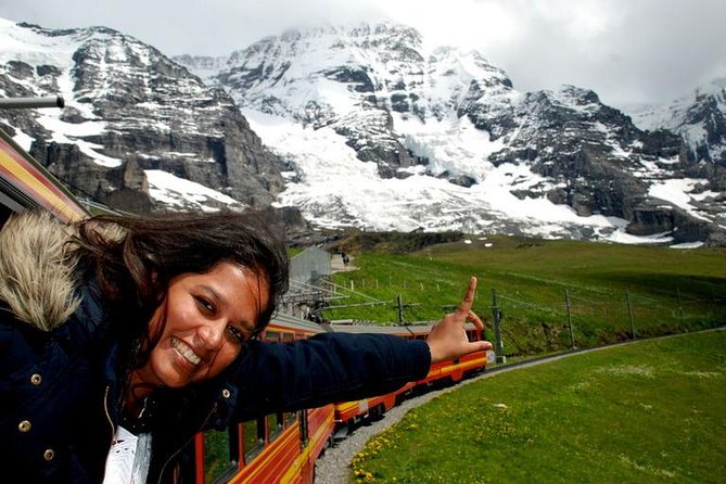 Jungfraujoch: Top of Europe Day Trip from Zurich - Lauterbrunnen to Kleine Scheidegg: the cogwheel train moment