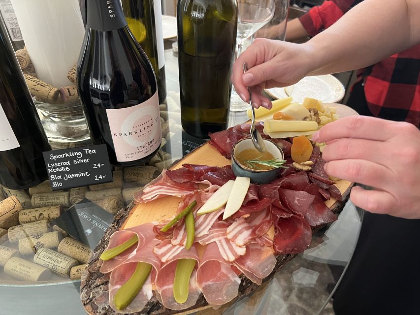 Lake Lucerne Region Wine Tasting - Lucerne sightseeing on foot, plus the confederation story