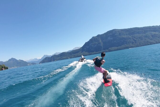 Lake Zurich boat tour for an afternoon ! - Steering the boat, sound system, and watersports if you want more action