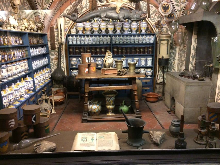 Lucerne: 1-Hour Historical Tour with Night Watchman - Furrengasse and Kornmarkt: Elle and Fuß, Trade Meant Measured