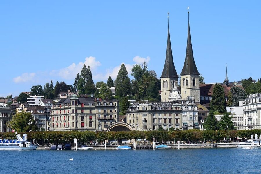 Lucerne: 3-Hour Walking Tour with a Local Guide - Chapel Bridge plus Lucerne Jesuit Church: the photo moment with context