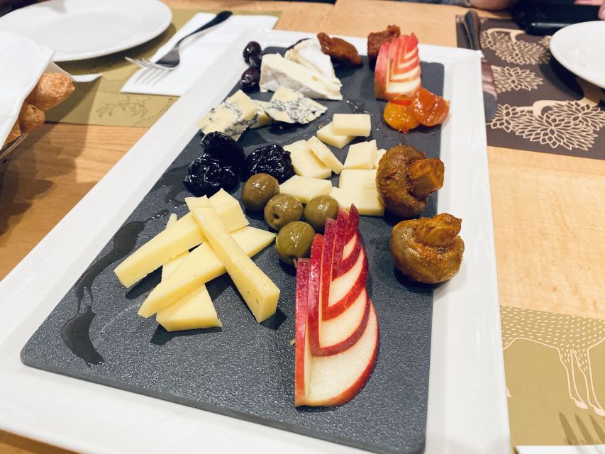 Lucerne CH Tour: Cheese, Chocolate, Chapel Bridge & Chateau - Navigating the walking portions and staying comfortable in all weather
