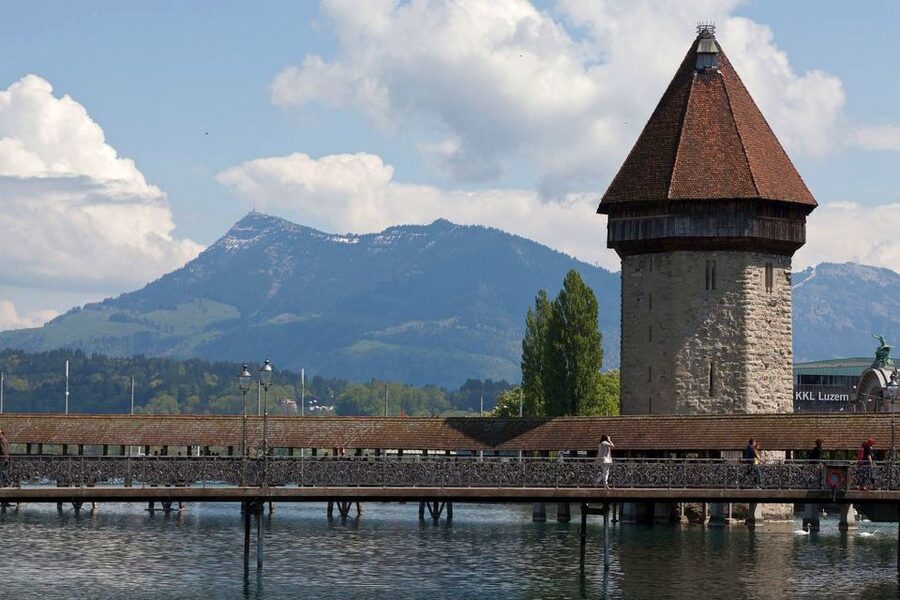 Lucerne: Classic City Walking Tour - Musegg Wall towers: Schirmerturm and Zeitturm with late medieval clockwork
