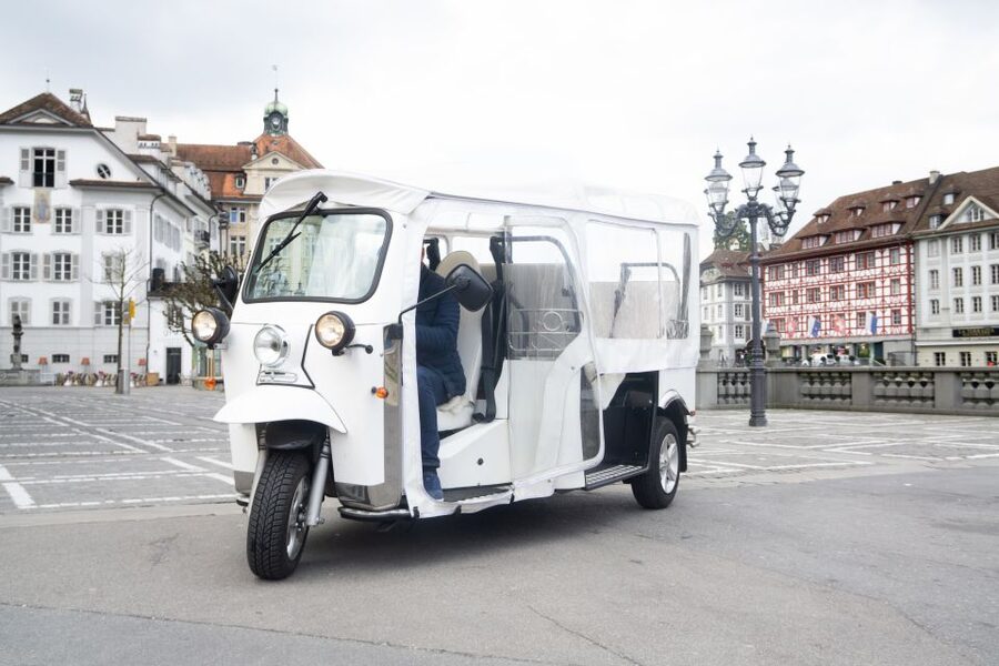 Lucerne: eTukTuk City Tour - Old Town lanes, shopping district stops, and the value of flexible pacing
