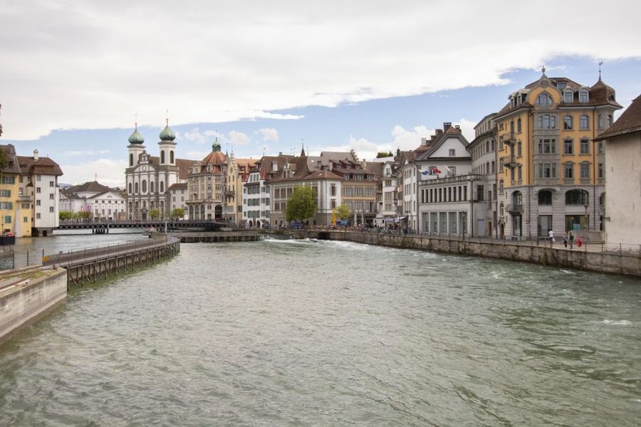 Lucerne: Express Walk with a Local in 60 minutes - How the guide interaction really affects your experience