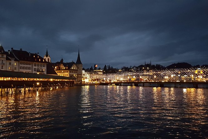 Lucerne Half-Day Small Group Walking Tour incl. Lake Cruise - Hotel des Balances murals and Schwanenplatz by the water