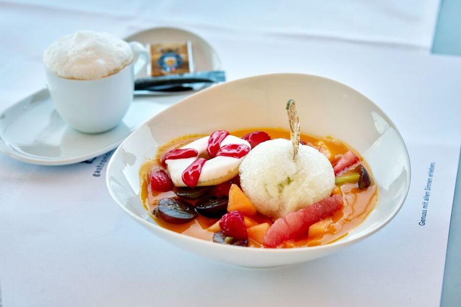 Lucerne: Lake Lucerne 1st Class Cruise with Gourmet Lunch - Best fit: who should book this lunch cruise