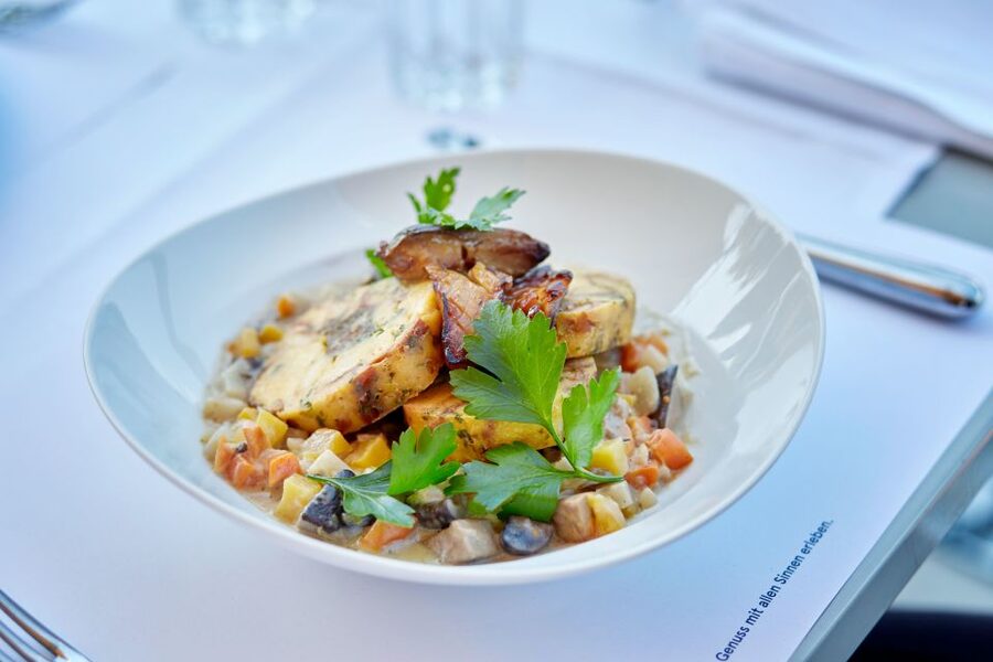 Lucerne: Lake Lucerne 1st Class Cruise with Gourmet Lunch - Is it good value for $143 per person?