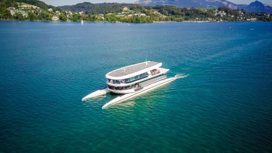 Lucerne: Round-Trip Catamaran Cruise on Lake Lucerne - The one-hour itinerary: out and back on Lake Lucerne