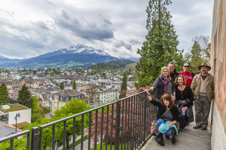 Lucerne: Walking and Boat Tour with Cheese & Wine Tasting - Guide Languages and Audio Options for Planning Your Comfort