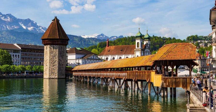 Luzern Elegance: Private City Walk and Panoramic Lake Cruise - Luzern in 4 Hours, and Why This Format Works