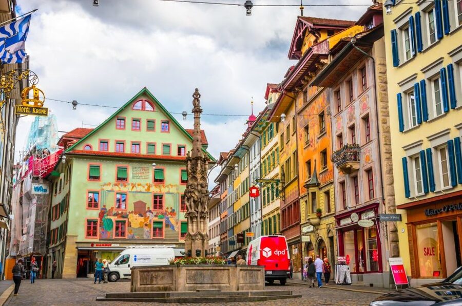 Luzern Elegance: Private City Walk and Panoramic Lake Cruise - Languages, Private Group Feel, and Who This Tour Fits Best