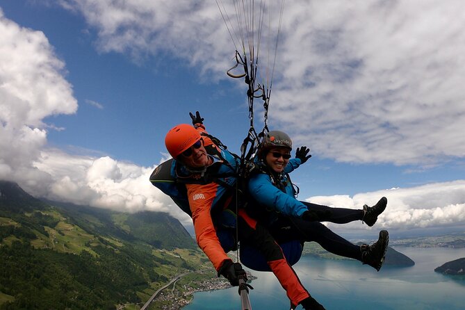 Luzern / Lucerne Professional Paragliding Tandem Flights - The flight itself: views over Lake Lucerne and the mountain geometry
