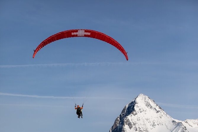 Mürren: Paragliding over the Lauterbrunnen Valley - Getting to Mürren: The Cable Car Beat, Then a Walk to Launch