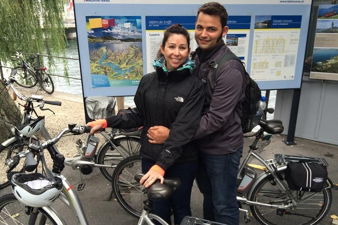 Panoramic E-Bike Tour with a Lake Cruise - Hohle Gasse and the William Tell stop: legend you can walk through