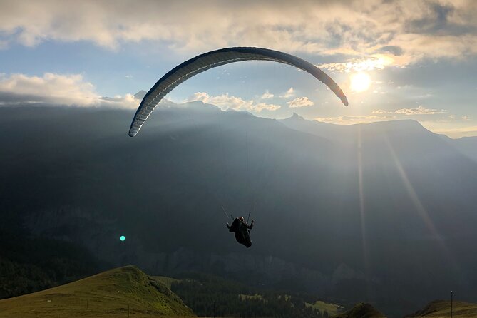 Paragliding Tandem in Switzerland - Your Pilot and Gear: Safety, Confidence, and a Fun Tone