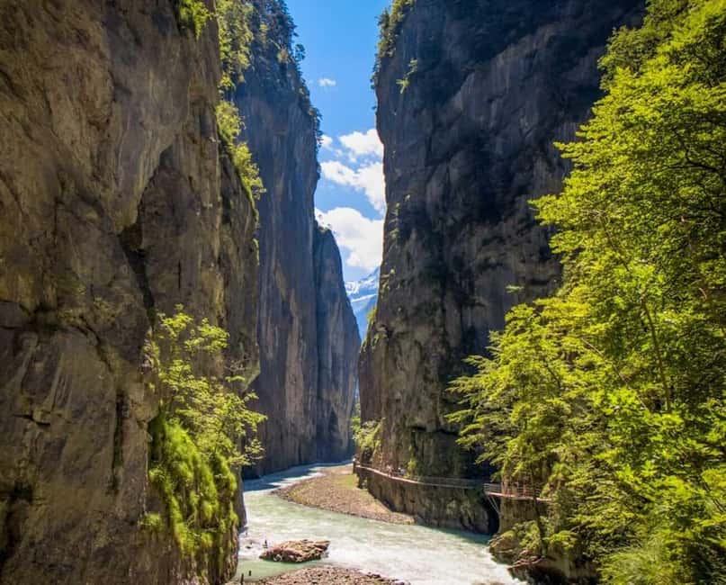 Privat tour Luzern - Interlaken - Grindelwald - Lautenbrunen - Stop 1: Giessbach Hotel and the Power of Giessbach Falls