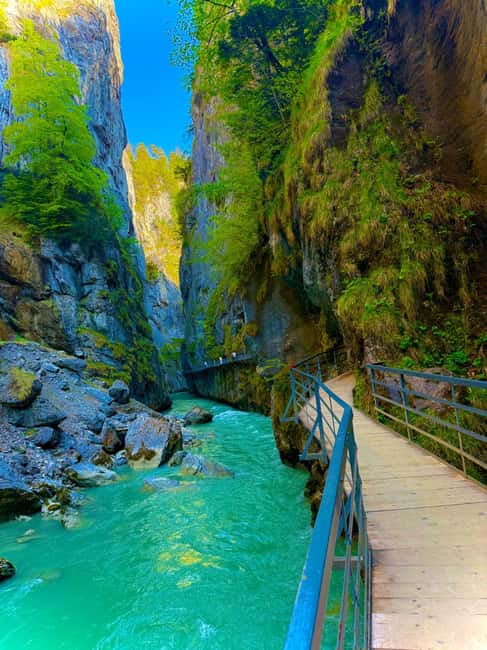 Privat tour Luzern - Interlaken - Grindelwald - Lautenbrunen - Stop 2: Brienz on Lake Brienz for Chalets and Woodcarving