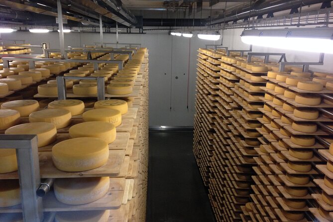 Private Guided Swiss Alps Day Trip from Zurich with Hotel Pick-Up - Chocolarium in the Glücksfabrik von Munz und Minor
