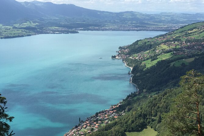 Private Sightseeing Boat Trip on Lake Thun, Interlaken - Pizza onboard plus sunset: the simple formula that works
