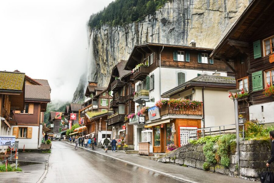 Private Tour from Zurich to Jungfraujoch - The Top of Europe - Grindelwald break: classic Oberland village vibes before the altitude