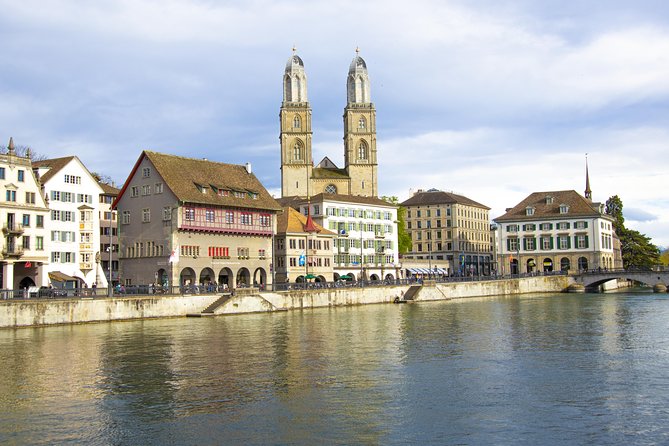 Private Tour of Zurich in 60 minutes with a Local - Stop 1: twin towers over the river and the Reformation skyline feel