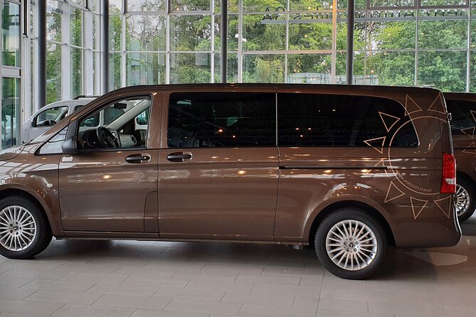 Private Transfer from Grindelwald to Zurich Airport - On Board: Wi-Fi, Water, and the Comfort Stuff That Actually Matters