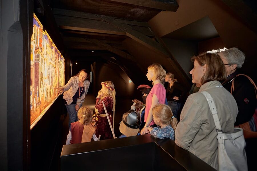 Schwyz: Museum-Ticket Forum of Swiss History Schwyz - The Black Parlour from 1311: why one room can do the heavy lifting