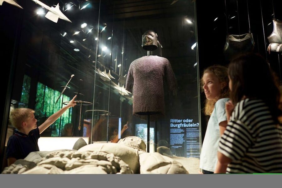 Schwyz: Museum-Ticket Forum of Swiss History Schwyz - Meeting knights in shining armour, and why costumes fit the learning