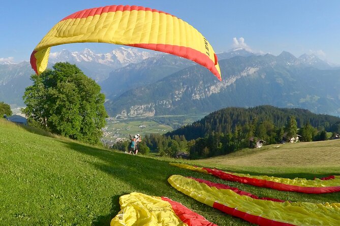 Tandem Paragliding Experience from Interlaken - Meeting at Paragliding Interlaken and the calm ride to Beatenberg